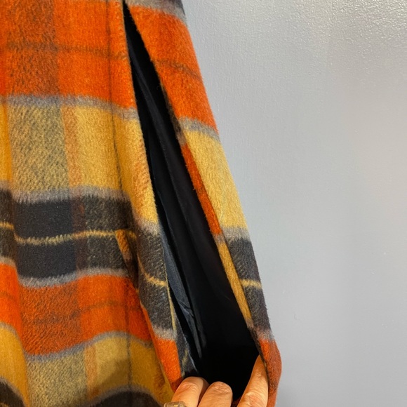 Re-Named Plaid Cape Size M - Picture 5 of 9